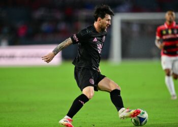 Lionel Messi en pleno partido con Inter