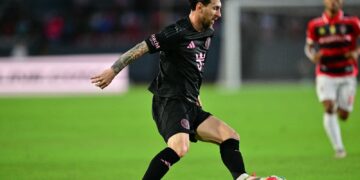 Lionel Messi en pleno partido con Inter