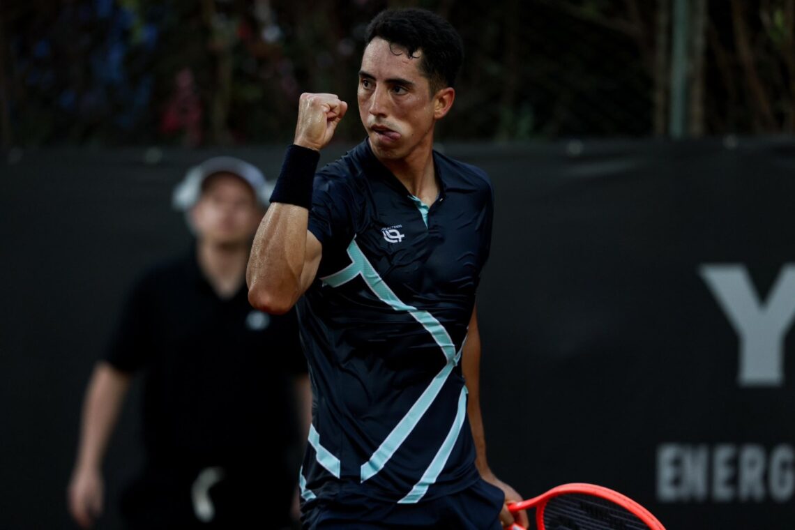 El tenista beniano Murkel Dellien con el gesto de triunfo.