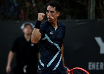El tenista beniano Murkel Dellien con el gesto de triunfo.