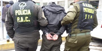 La Policía da de baja a uniformado por su 'estrecha' vinculación con un recluso.