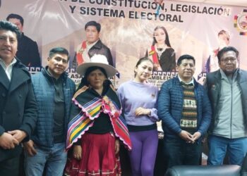 Vocales del Tribunal Supremo Electoral y representantes de la Asamblea Legislativa Departamental de Potosí.