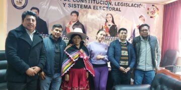 Vocales del Tribunal Supremo Electoral y representantes de la Asamblea Legislativa Departamental de Potosí.