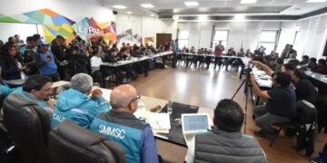 Reunión entre la Alcaldía, vecinos y dirigentes del transporte.