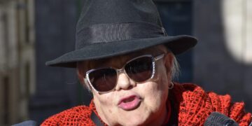 La senadora Silvia Salame respondió a CC en una rueda de prensa en la plaza Murillo, este sábado.