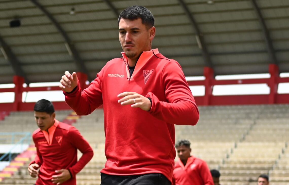 El delantero argentino Brian Sobrero en el Titán