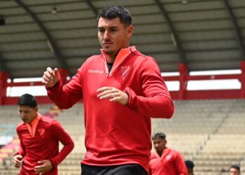 El delantero argentino Brian Sobrero en el Titán