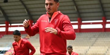 El delantero argentino Brian Sobrero en el Titán