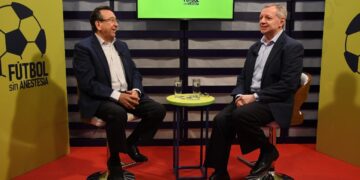 Toto Arévalo y José Alberto Gonzales en los estudios de La Razón en Auquisamaña.