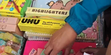 Personal de la Intendencia Municipal decomisó gomas de borrar y bolígrafos falsificados.