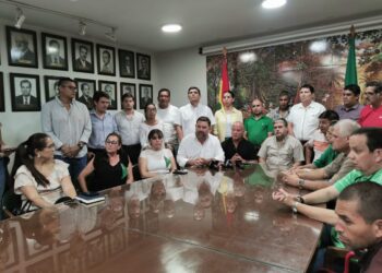 Reunión de sectores con el Comité pro Santa Cruz.