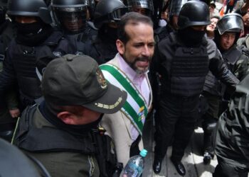 Luis Fernando Camacho siendo trasladado nuevamente al penal de Chonchocoro.