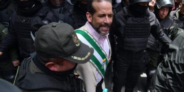 Luis Fernando Camacho siendo trasladado nuevamente al penal de Chonchocoro.