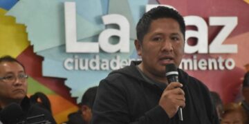Los transportistas en reunión con la Alcaldía y vecinos.