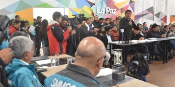 Reunión entre la Alcaldía, los transportistas y vecinos.