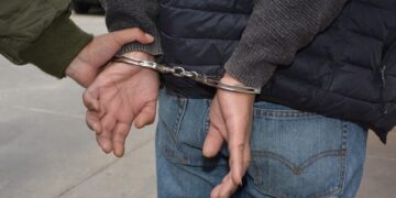 La Policía aprehendió a dos funcionarios de la Alcaldía de El Alto.