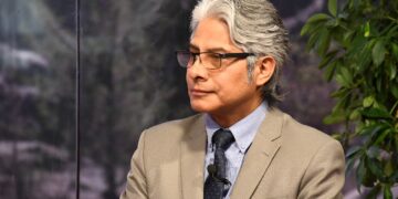 Wilfredo Chávez en entrevista en Piedra, papel y tinta