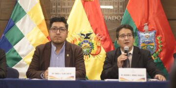 Los presidentes de la Cámara de Diputados y del Tribunal Agroambiental, Omar Yujra y Richard Méndez respectivamente.
