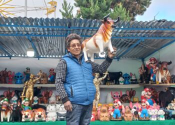 Remate en la feria de la Alasita de El Alto.