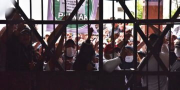 Puerta de ingreso al penal de San Pedro en La Paz