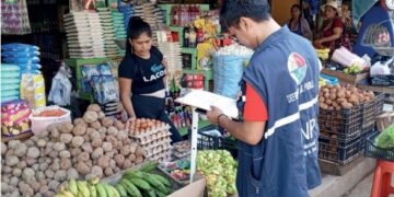 La Defensoría del Pueblo realiza sondeo de precios de los productos de la canasta familiar.