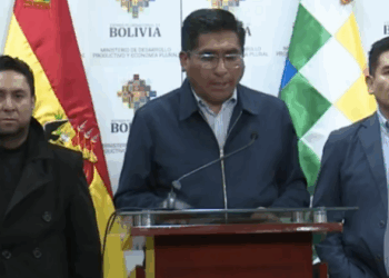 El ministro Néstor Huanca, acompañado de otros viceministros, invita a los sectores ganaderos a dialogar.
