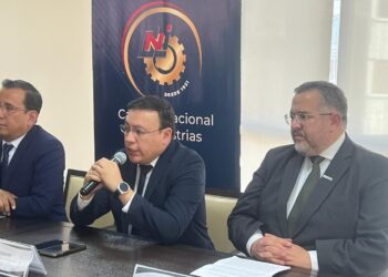 Representantes de la CNI y la Caneb en conferencia de prensa.