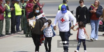 Los migrantes son deportados