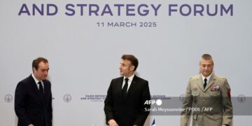 Macron se reunió con jefes militares de varios países