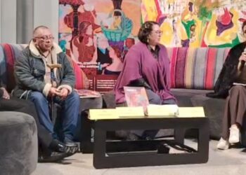 Panelistas invitados a la presentación de la revista Piedra de Agua.