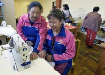 Las mujeres trabajadoras tienen media jornada de asueto por el Día Internacional de la Mujer.