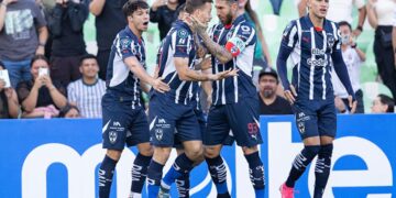 Sergio Ramos y sus compaños del Monterrey celebran un gol contra Vancouver Whitecaps.