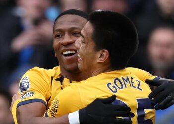 Los sudamericanos del Brighton, Pervis Estupiñán y Diego Gómez.