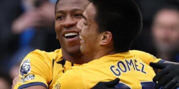 Los sudamericanos del Brighton, Pervis Estupiñán y Diego Gómez.