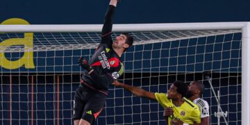 El portero Thibaut Courtois en acción durante el partido contra el Villarreal.