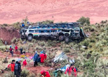 Imagen del accidente en la vía Potosí-Oruro.