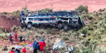 Imagen del accidente en la vía Potosí-Oruro.