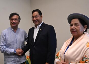 Los presidentes de Colombia, Gustavo Petro y, de Bolivia, Luis Arce junto a la canciller Celinda Sosa.