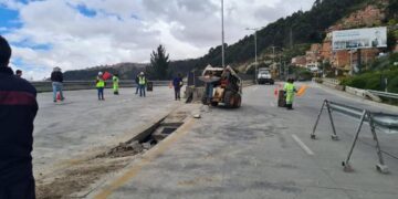 La ABC realiza trabajos en la autopista La Paz-El Alto.