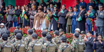 Ausencia del presidente y Vicepresidente en el desfile cívico militar en la ciudad de El Alto.