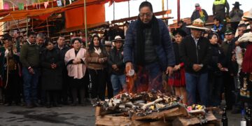 El presidente Luis Arce participa del inicio del Carnaval.