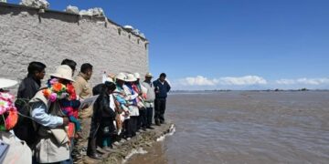 El desborde del río Lauca dejó incomunicada a la Nación Uru Chipaya.