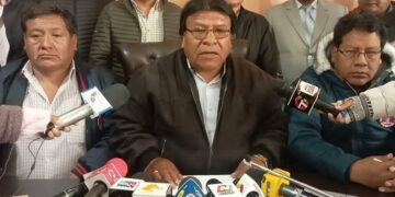 La dirigencia de los choferes de El Alto en conferencia de prensa.