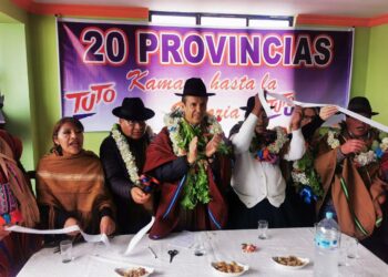 El expresidente y precandidato Jorge Quiroga se reúne con organizaciones sociales de La Paz.
