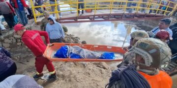 Rescatistas hallaron el cuerpo del niño Marías que cayó a un canal de la ciudad de Oruro.