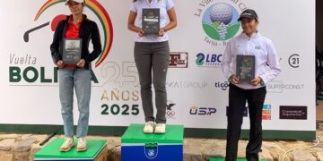 Las deportistas premiadas en el certamen de golf.