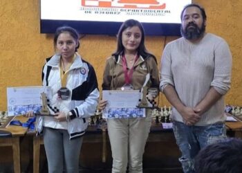 Algunos de los galardonados luego del certamen.