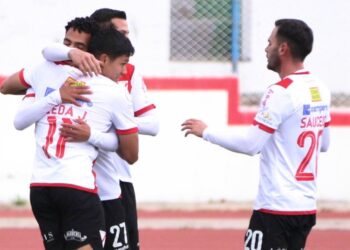 Los jugadores de Always Ready celebran la goleada en el Jesús Bermúdez.
