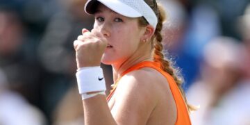 Mirra Andreeva celebra tras derrotar a la ucraniana Elina Svitolina.
