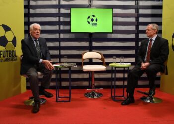 Jorge Barraza y José Alberto 'Gringo' Gonzales en el set televisivo de La Razón.